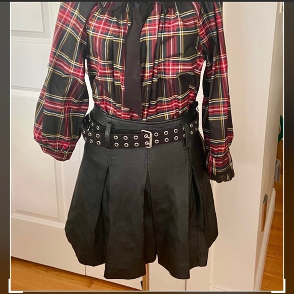 Trend Alert 🖤 Black Leather Pleated Mini Skirt - Picture 8 of 9